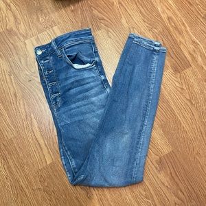Women’s Medium Wash Jeans w/Multiple Buttons